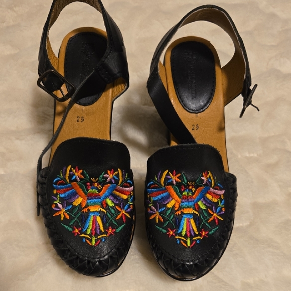 Embroidered Black Sandals - Picture 2 of 4